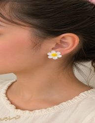 گوشواره میخی طرح گل